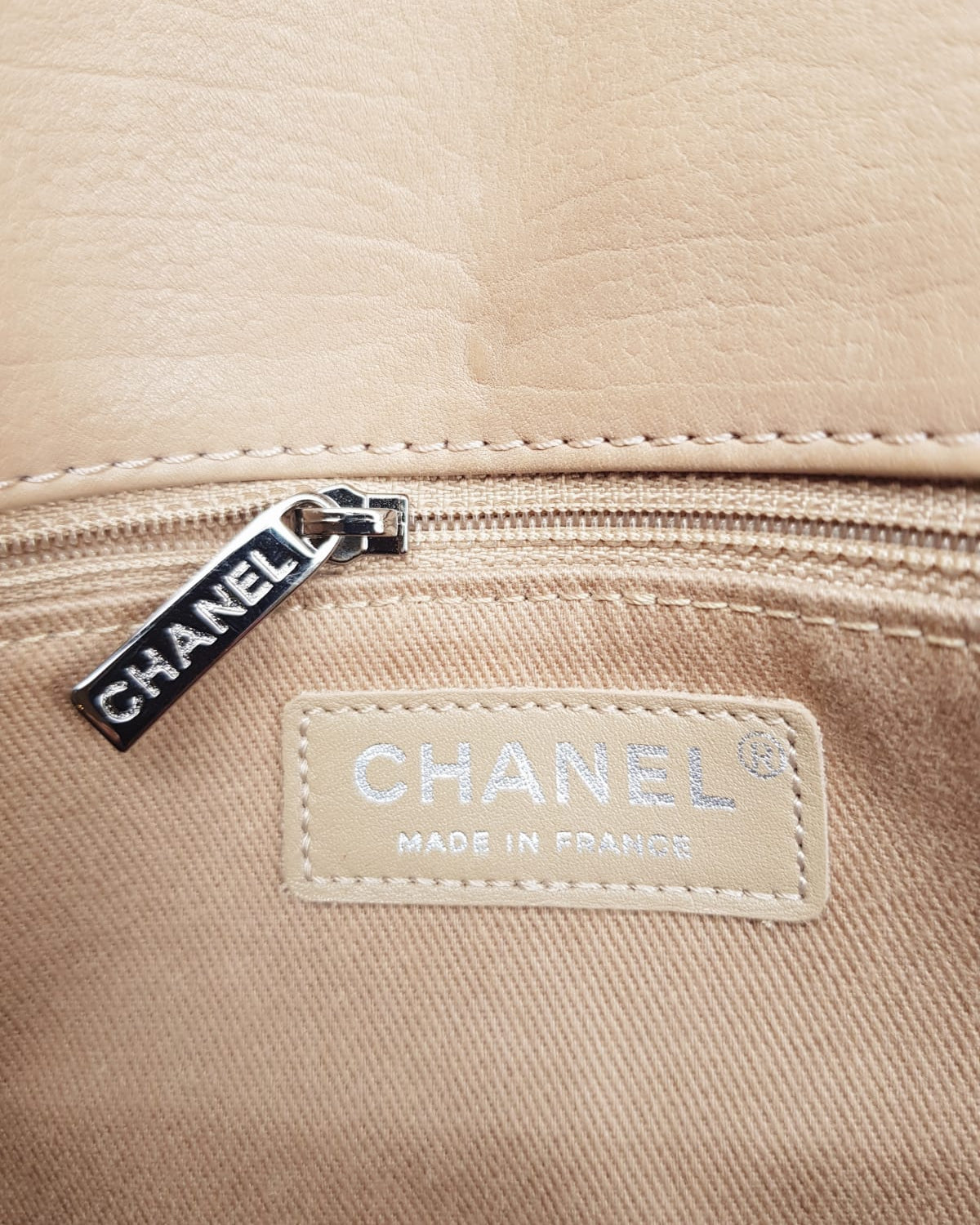 CHANEL jumbo quilted lambskin flap bag 2010